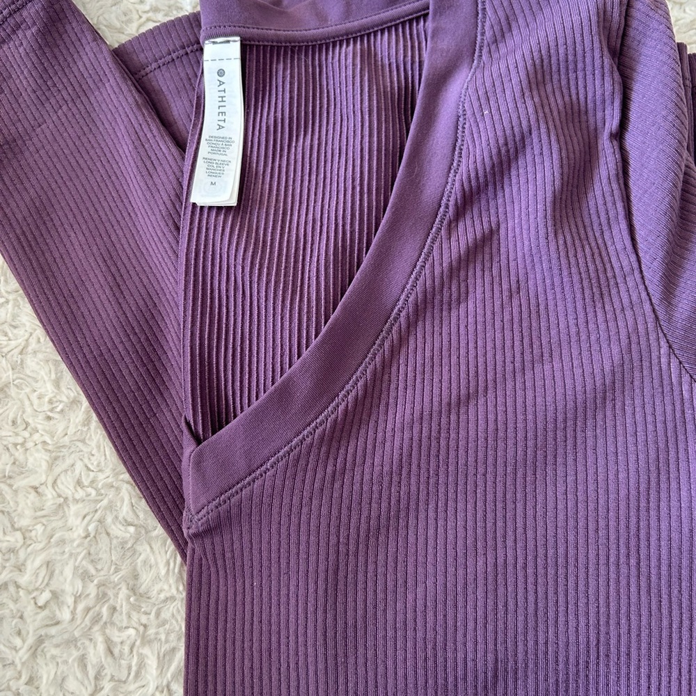 Athleta long sleeve Vneck